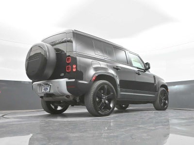 2023 Land Rover Defender SE
