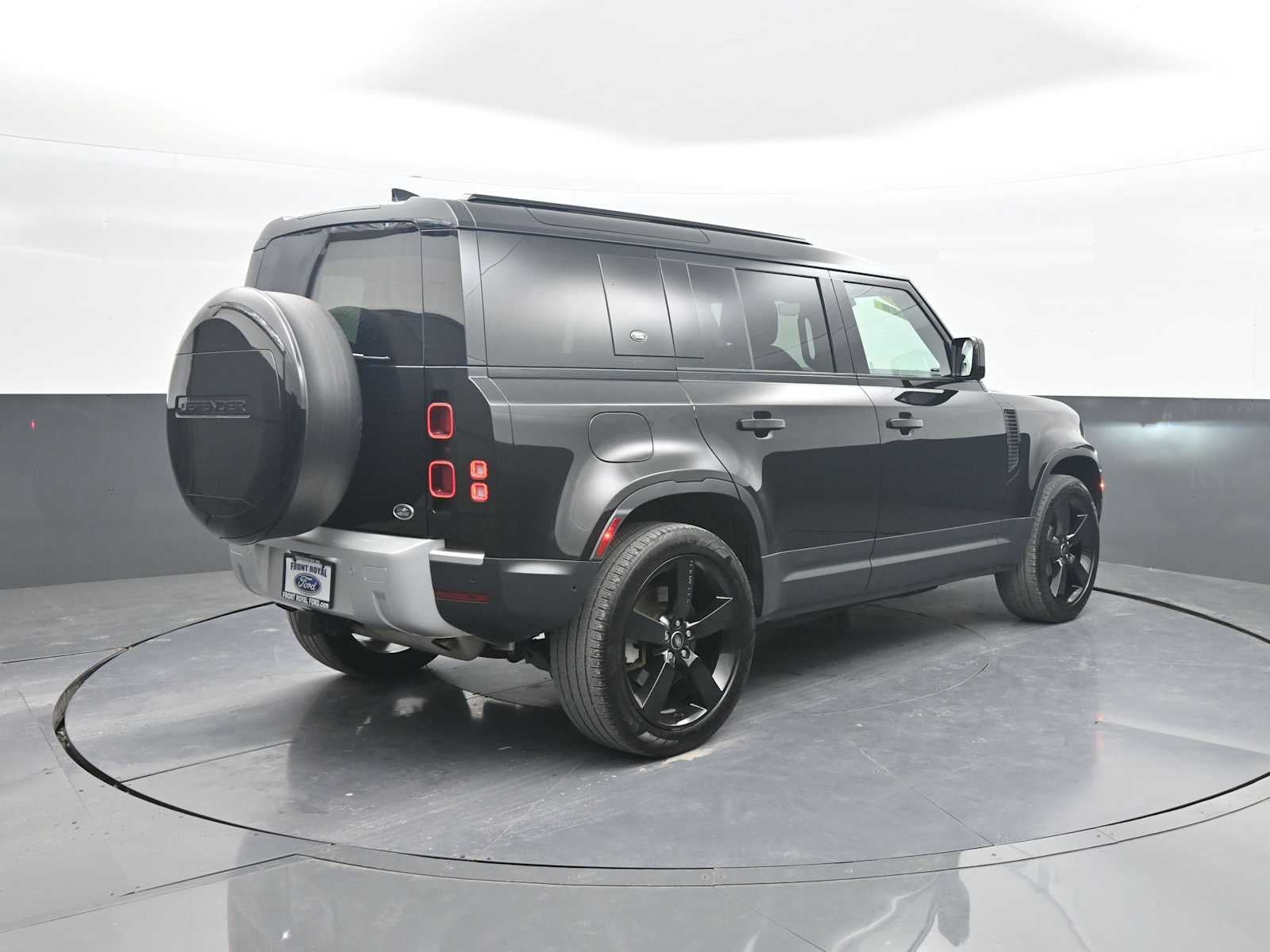 2023 Land Rover Defender SE