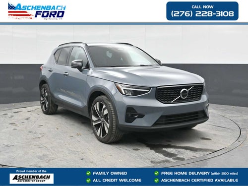 2023 Volvo XC40 Plus Dark Theme