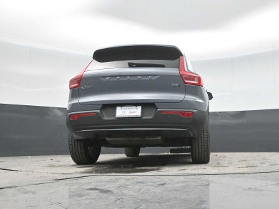 2023 Volvo XC40 Plus Dark Theme